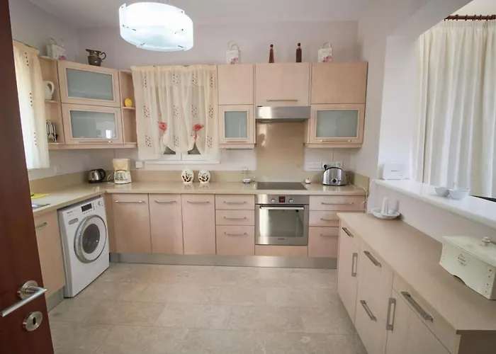 Anastasia - Sea Breeze Retreat