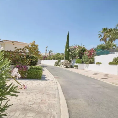 Anastasia - Sea Breeze Retreat Peyia