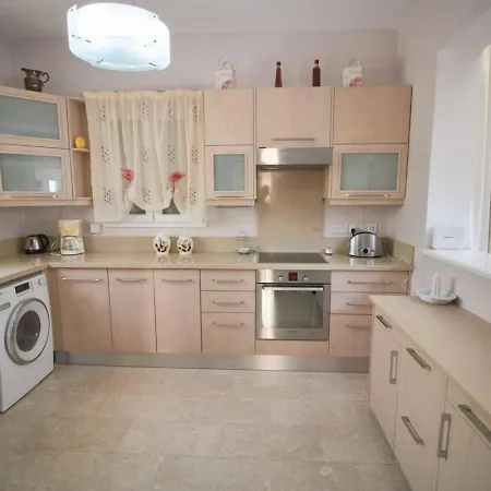 Anastasia - Sea Breeze Retreat