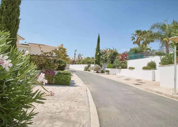 Anastasia - Sea Breeze Retreat Pegeia